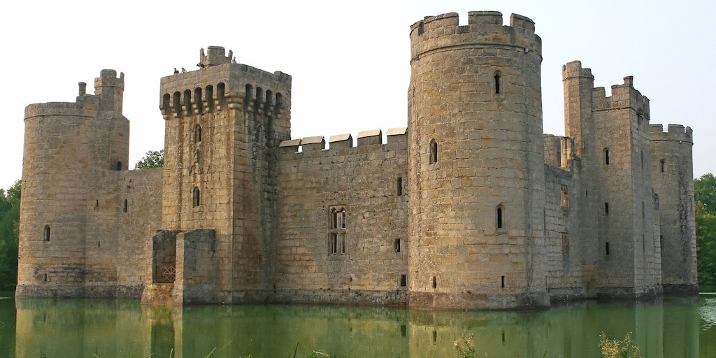 moat-definition-and-meaning-with-pictures-picture-dictionary-books